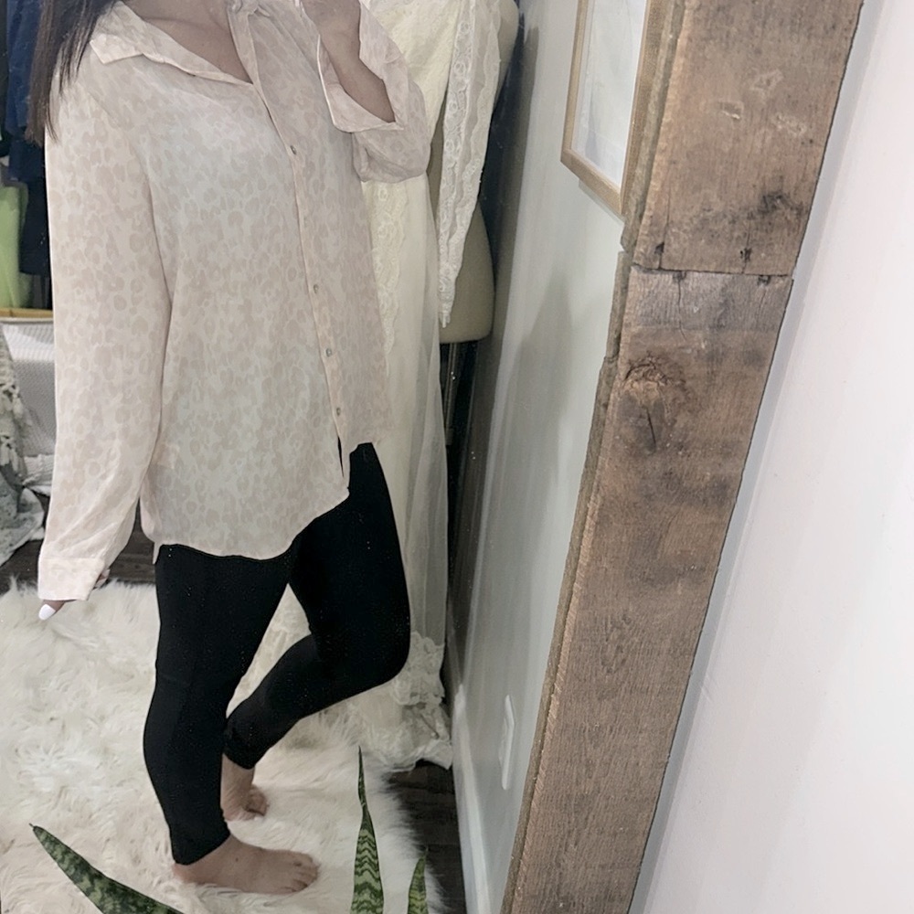 Rachel Zoe light pink leopard print Long Sleeve Blouse size large - Picture 2 of 6
